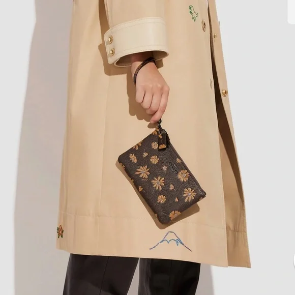 Coach wristlet - Picture 4 of 12